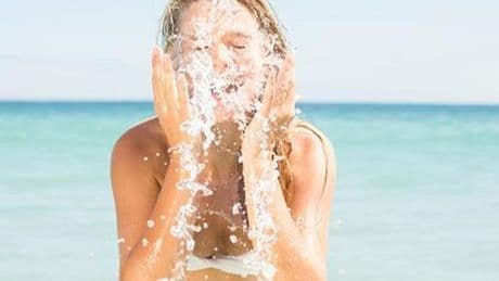 Yaz sıcaklarında doğal gençlik kaynağı: Deniz suyu! Cilt bariyerini güçlendiriyor