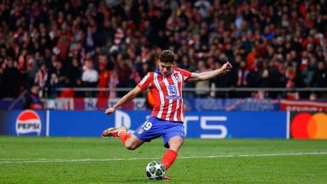 El IFAB reconoce que el penalti de Julián Álvarez debió repetirse y aclara la norma