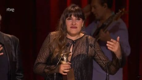 Rozalén recoge entre lágrimas el premio a artista del año: &quot;Ahora creo que esto se lo merece otra gente&quot;
