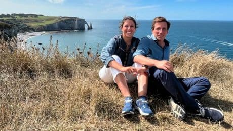 Teresa Urquijo y José Luis Martínez Almeida disfrutan de sus primeras vacaciones siendo tres en la costa gaditana