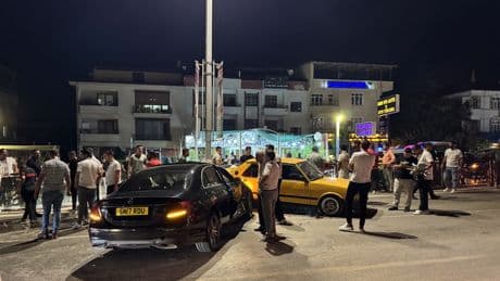 Elazığ'da 5 araç birbirine girdi: 3 yaralı