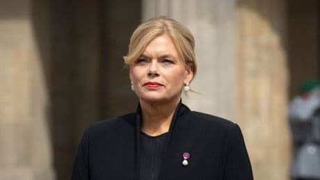 Julia Klöckner: Bundestagspräsidentin präzisiert ihre Kritik an der Kirche