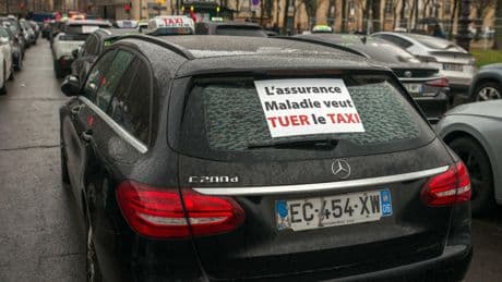 Transport sanitaire en taxi : le plan de l’Assurance-maladie pour lutter contre la fraude et «les situations absurdes»