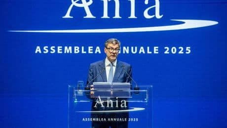 Giorgetti all?Ania: «Le assicurazioni comprino Btp»