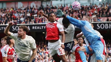 Jurriën Timber neemt met Arsenal door ruime zege op Nottingham Forest voorlopig koppositie Premier League in