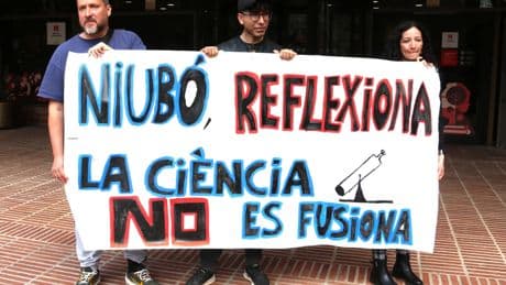 Docentes de secundaria de Cataluña piden no corregir las PAU ante la fusión de las ciencias en Bachillerato