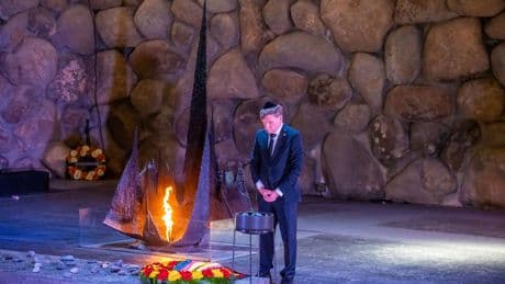 Antrittsbesuch: Wadephul in Yad Vashem: Gegen Antisemitismus aufstehen