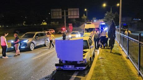 Bursa'da zincirleme trafik kazasında 4 kişi yaralandı