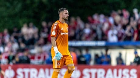 Bitter für den Torwart - Saison für Mathenia schon vorbei