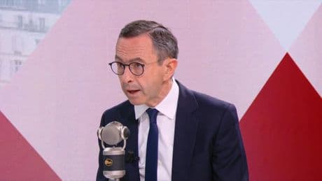 "Ils étaient très choqués": Bruno Retailleau a reçu les 12 agents français expulsés par l'Algérie