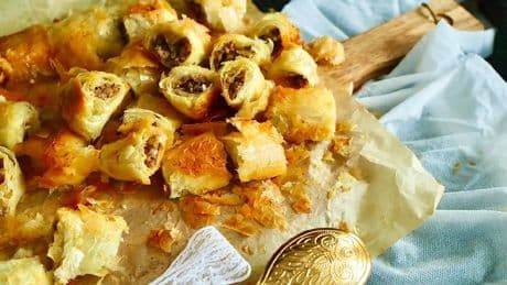 Dışı çıtır çıtır, içi sulu sulu! Pastane lezzeti evinizde: Misafirler kapınızı bu börek için çalacak!