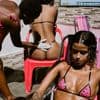 Vrouwen in Rio de Janeiro vieren hun lichaam met zo strak mogelijke
tanlines