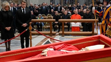 Conclave : Giorgia Meloni accuse Emmanuel Macron d'ingérences
