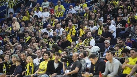 Fenerbahçeli taraftarlar, Ali Koç'u istifaya çağırdı