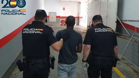Detenido en Palma por tratar de asesinar a puñaladas a su expareja, con quien seguía conviviendo