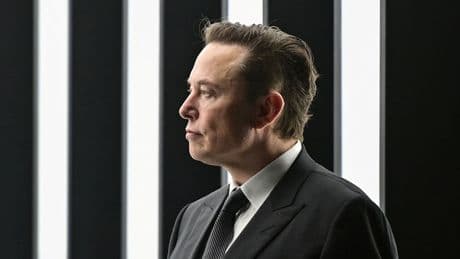 Tesla: bonus da 30 miliardi per Musk. Ma calo in Cina e maxi-multa negli Usa