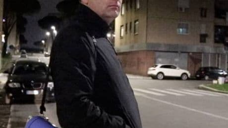 Insulti e lancio di pietre a Don Coluccia, il prete che lotta contro lo spaccio