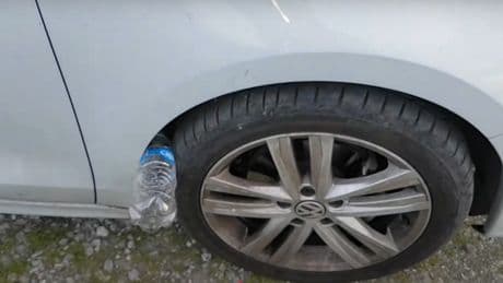 Autodiebe nutzen angeblich Plastikflaschentrick: Was ist an diesem Mythos dran?