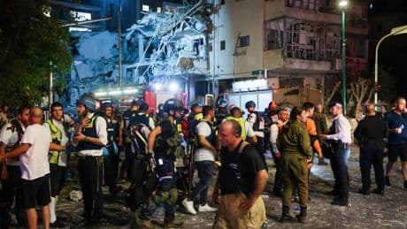 Nahost: Iran fliegt Gegenangriff auf Israel – 63 Verletzte