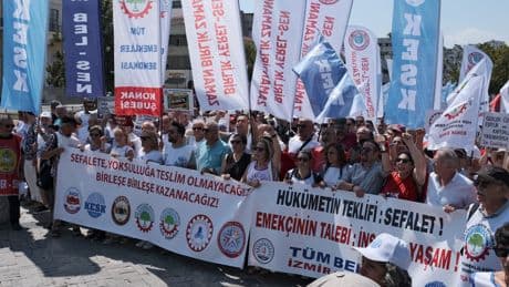 İzmir’de kamu emekçileri iş bıraktı: Ortada sözleşme değil, sefalet dayatması var