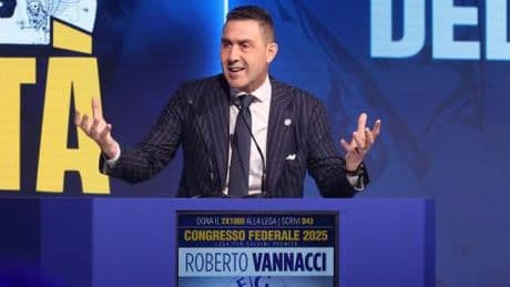 "Mandiamo al fronte quelli del Gay Pride?". "Alimenta l'odio". Scontro tra Vannacci e Lgbt