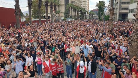İzmir'de grev 3'üncü gününde: Binlerce işçi sefalet ücretine  karşı alanlarda
