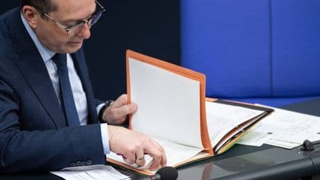 Entscheidung am Mittwoch: Dobrindt will „die Begrenzung von Migration wieder ins Gesetz“ schreiben