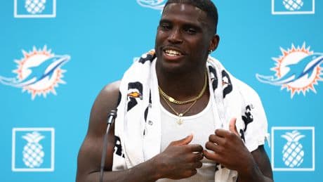 Things are getting weird between Dolphins coach Mike McDaniel and Tyreek Hill