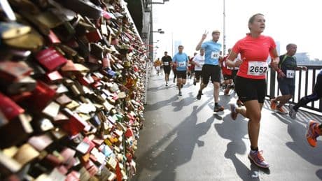 Brückenlauf Köln: Traditionslauf 2025 erstmals auch als Halbmarathon