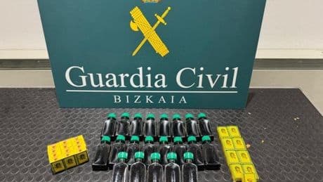 Incautan una veintena de botellas con estimulante sexual líquido en el aeropuerto de Bilbao