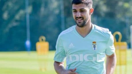 El Real Oviedo rescinde los contratos de Pomares y Paulino de la Fuente