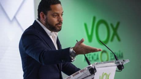 Vox exige a Feijóo que presente una moción de censura contra Sánchez