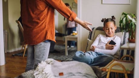 Netzsicherheit: Wie gewöhnen wir Kindern das Scrollen ab?