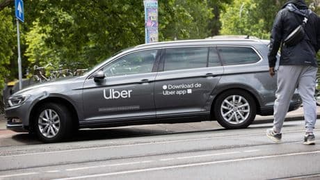 Run op taxi's om treinstaking: ’Het is een gekkenhuis, mensen proberen koste wat kost weg te komen’
