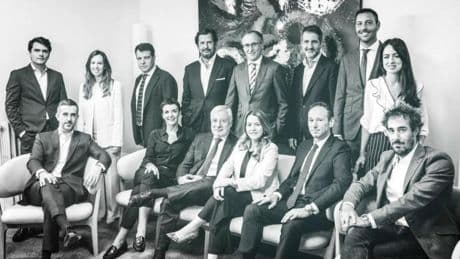 Blanco y Alonso, tras la estela de Montoro: Acento presiona al Gobierno y cambia normas en las Cortes en pro de sus clientes