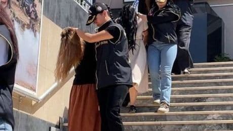 4 kadın hırsız 8 evi kartla soydu!