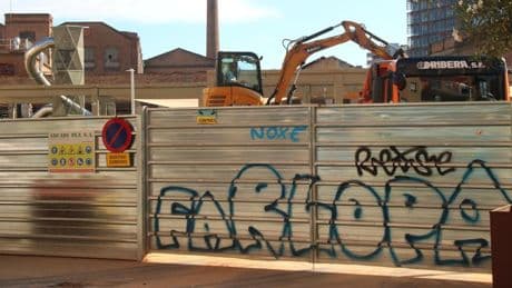 Hallado un cadáver entre material de obra en Sants