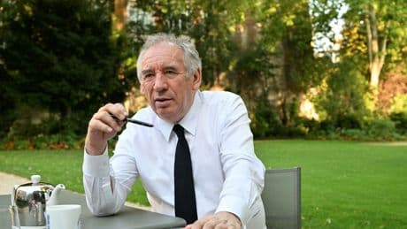 Abolition des privilèges : le pétard mouillé de François Bayrou