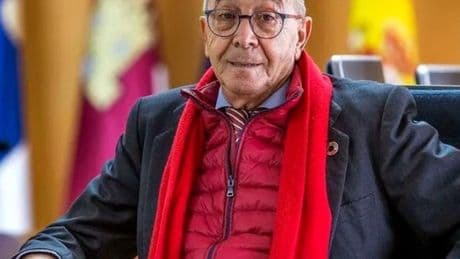 Piden la dimisión de un alcalde por decir que en su pueblo «hay más putas que tejas»