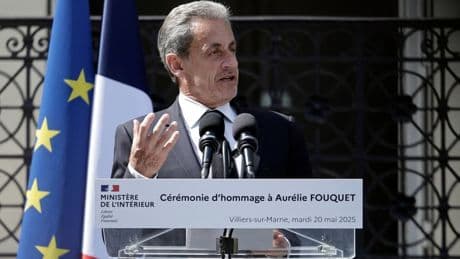 "Je me sens responsable de la mort de votre fille": Nicolas Sarkozy sort de son "silence médiatique" pour rendre hommage à une policière tuée