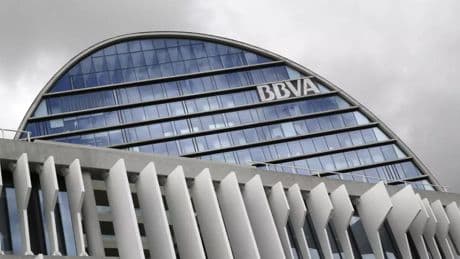 El BBVA gana 5.447 millones entre enero y junio y responde al Sabadell con un dividendo de 36.000 millones hasta 2028