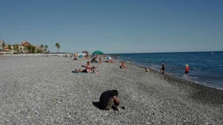 Un bulldozer écrase une femme sur une plage italienne pendant des "travaux illégaux"