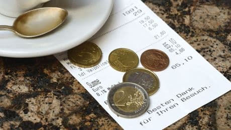 Trinkgeld im Urlaub - Wie viel Trinkgeld gibt man im Ausland?