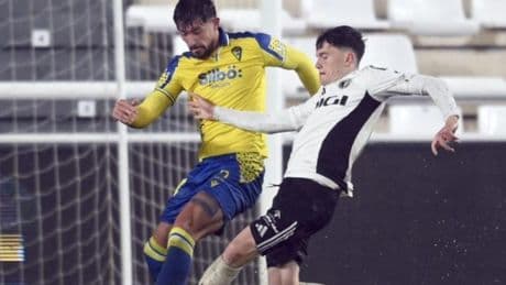 El Burgos se queda a medias frente al Cádiz