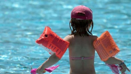 Haute-Garonne: un homme arrêté pour s'être exhibé nu devant un enfant de 6 ans à la piscine