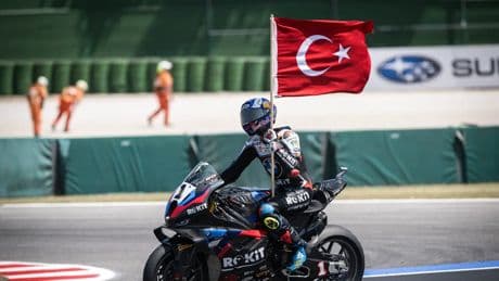 Toprak Razgatlıoğlu'ndan İtalya'da bir zafer daha!