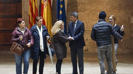 Mazón cede y las víctimas acudirán a las Corts Valenciana pese a los ataques de Vox