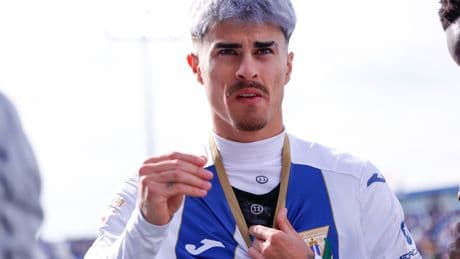 Situación nunca vista en España: un futbolista se plantea pedir el permiso de paternidad