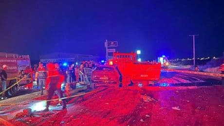 Balıkesir'de trafik kazası: 1 ölü, 2 ağır yaralı