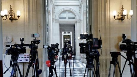 Vote de confiance : la gauche face au défi d'incarner une alternative crédible à François Bayrou